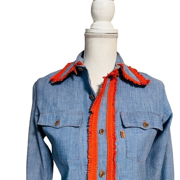 VINTAGE LEVI’S WOMENS LONG SLEEVE BUTTONED DOWN SHIRT WITH COWGIRL FLAIR - Picture 2 of 16